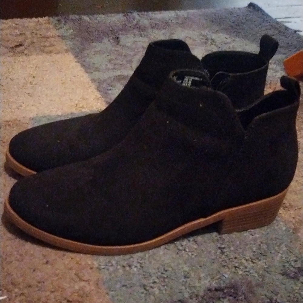 black booty ankle boots minimalist worn once low heel zipper detail